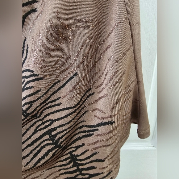 1 shoulder animal design top - Picture 4 of 7